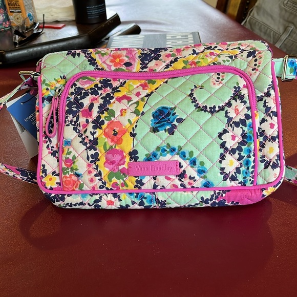 Vera Bradley Handbags - 💛 HP 04.16.24 💛 Vera Bradley RFID Iconic Little Hipster with wallet